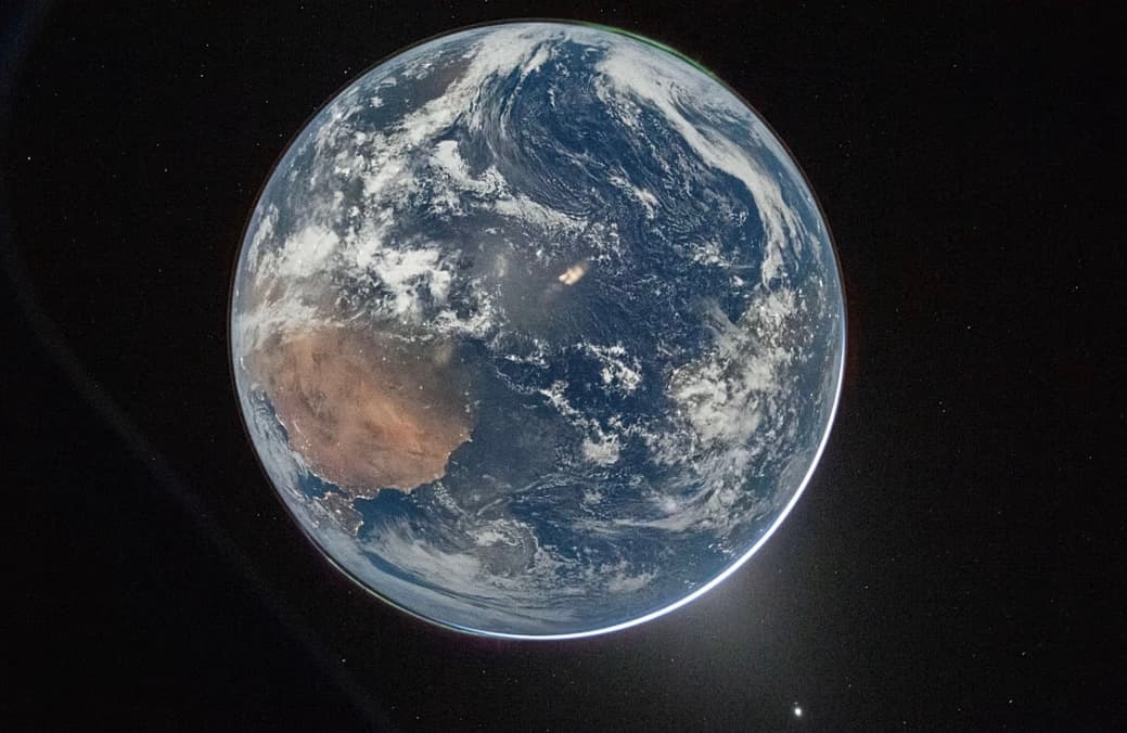 Впечатляющие фотографии с борта Artemis II