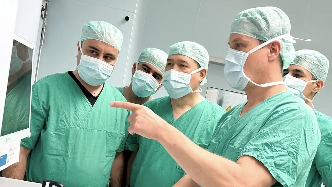 hirurgi-iz-turkmenistana-obmenivayutsya-opytom-s-nemeckimi-kollegami-v-nyurnberge