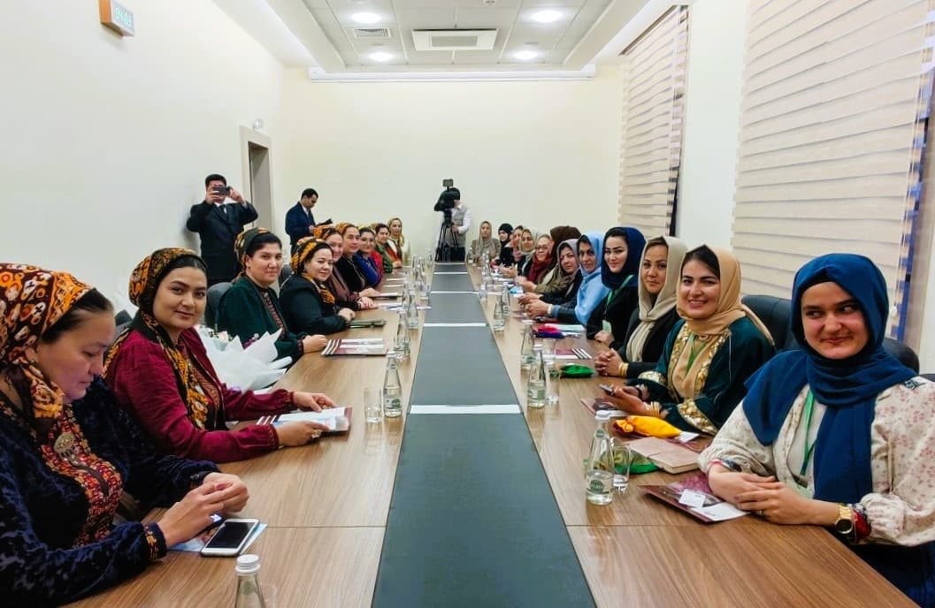 В Ашхабаде прошла встреча туркменских и афганских женщин-предпринимательниц