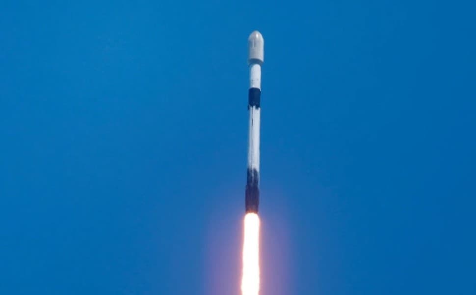 over-10000-starlink-satellites-orbit