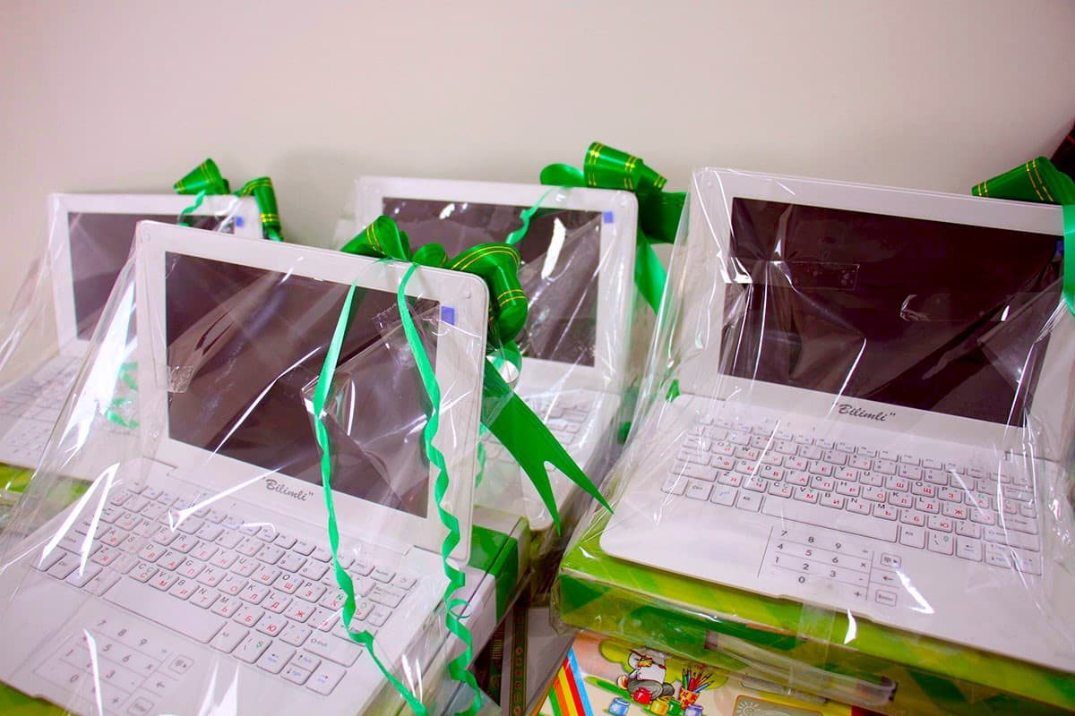 okolo-143-tysyacham-pervoklashek-podaryat-kompyutery-ot-imeni-glavy-turkmenistana