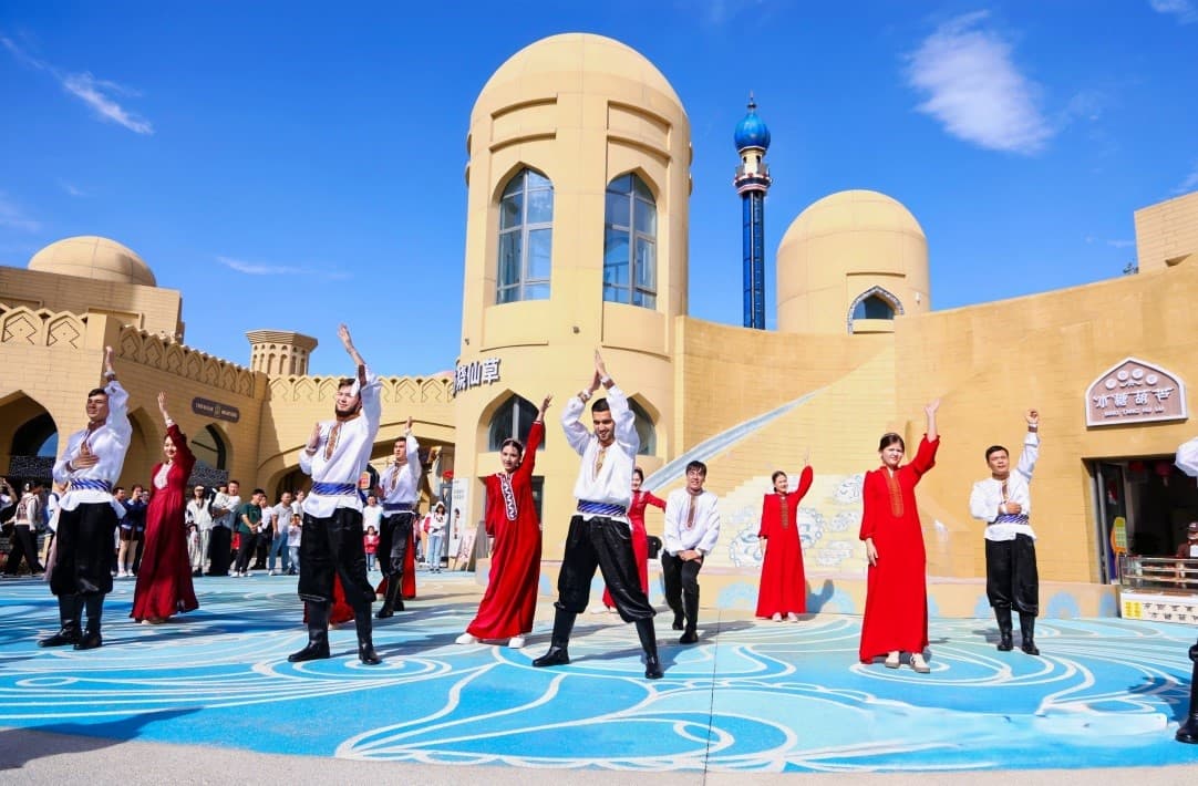 pervyj-mezhdunarodnyj-festival-kultury-i-iskusstv-shelkovyj-put-prohodit-v-kitae