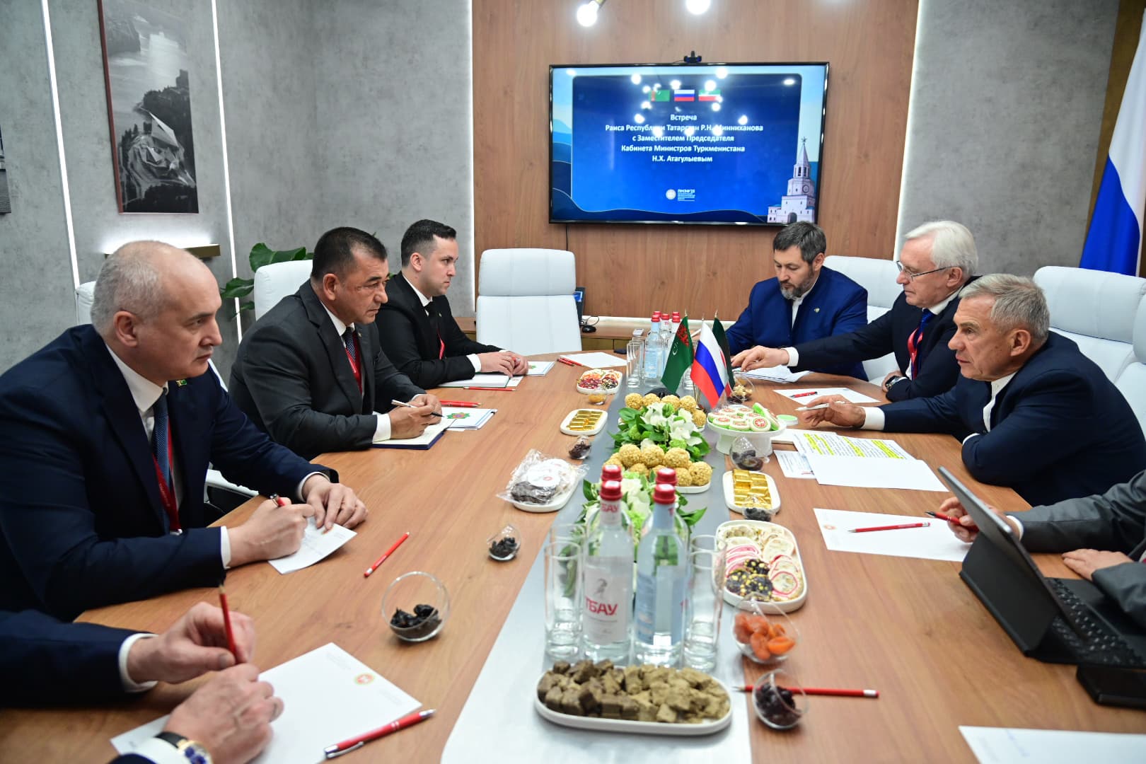 nokerguly-atagulyev-met-tatarstan-rais-rustam-minnikhanov-spief-2025
