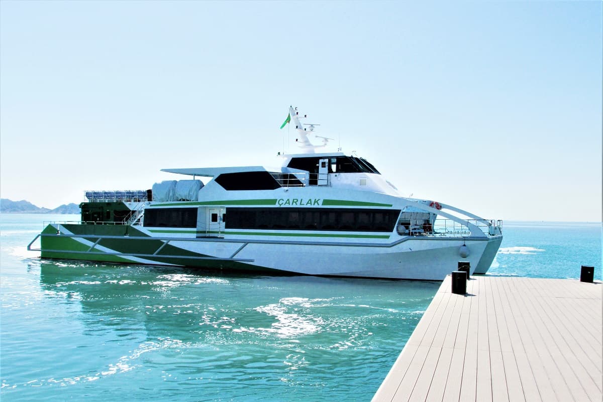caspian-sea-invites-you-summer-boat-trips