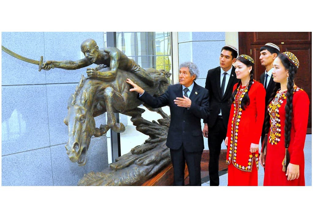 v-ashhabade-otkroetsya-vystavka-proizvedenij-babasary-annamuradova