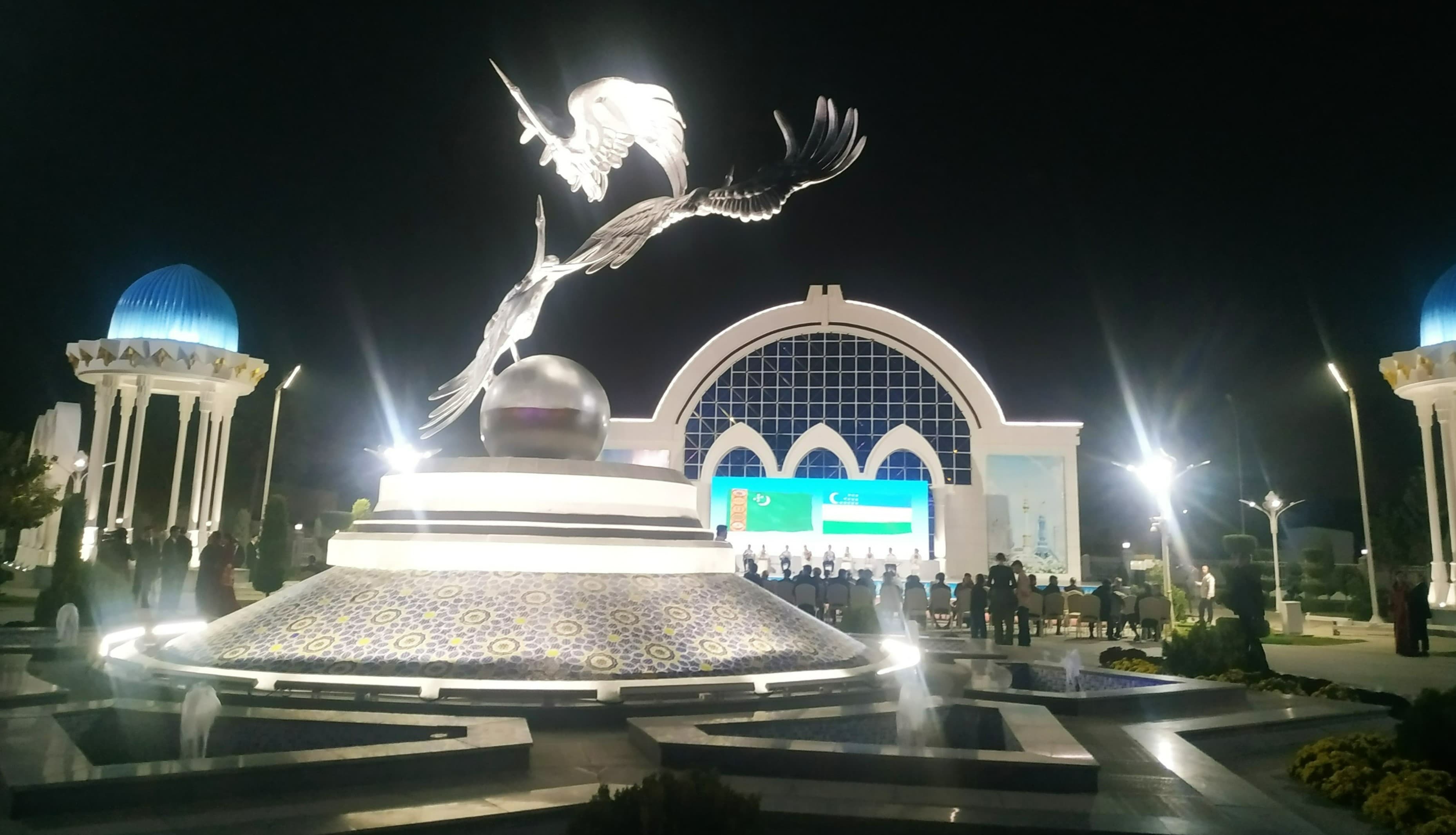 turkmenistan-uzbekistan-torgoviy-tsentr-vizit-berdymuhamedov