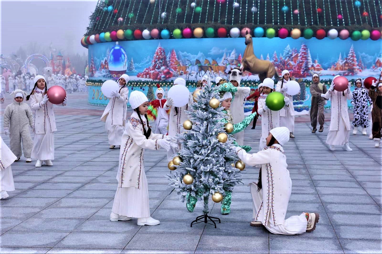 serdar-berdimuhamedov-glavnaya-yolka-ashgabat-2026