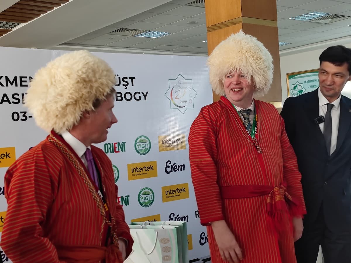 legendarnyj-grossmejster-short-v-fokuse-shahmatnogo-prazdnika-v-ashhabade