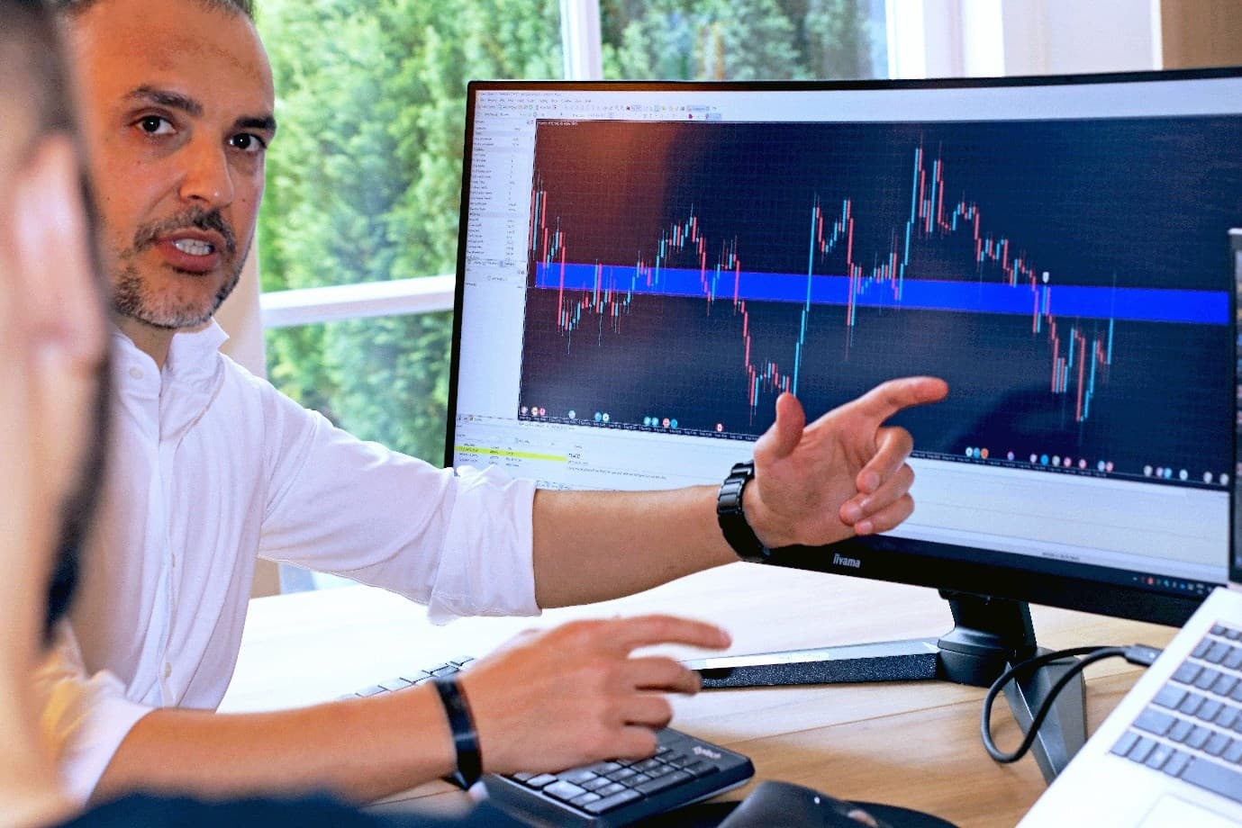 ashhabadskaya-fondovaya-birzha-zapuskaet-kursy-po-finansovoj-gramotnosti