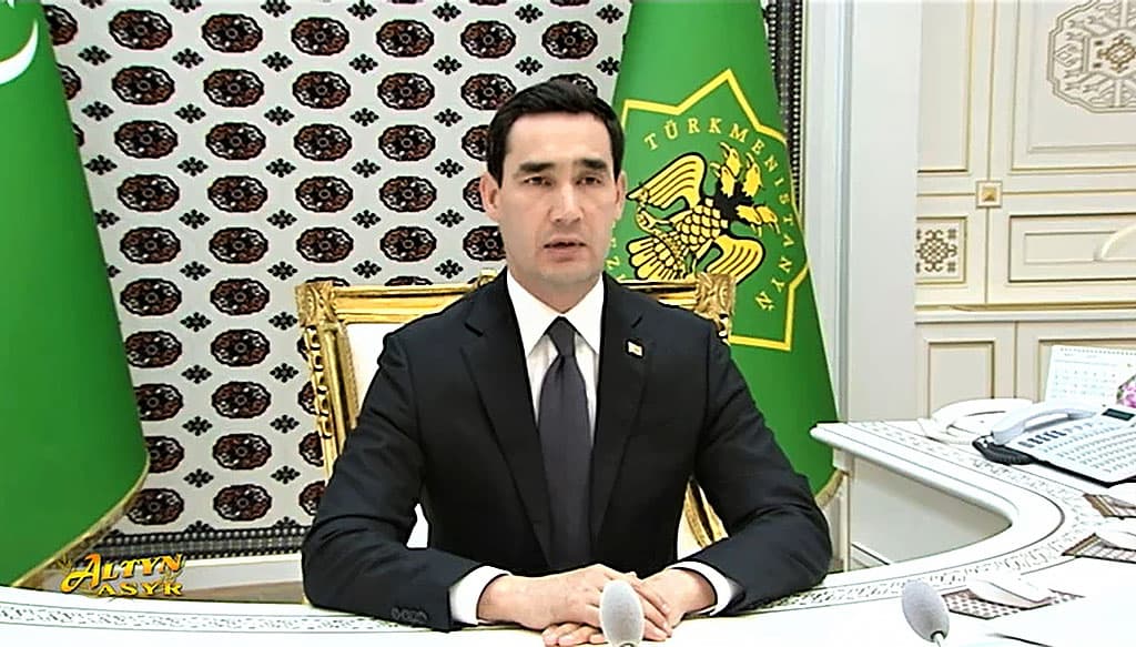 Президент Сердар Бердымухамедов объявил выговоры главам трех регионов Туркменистана