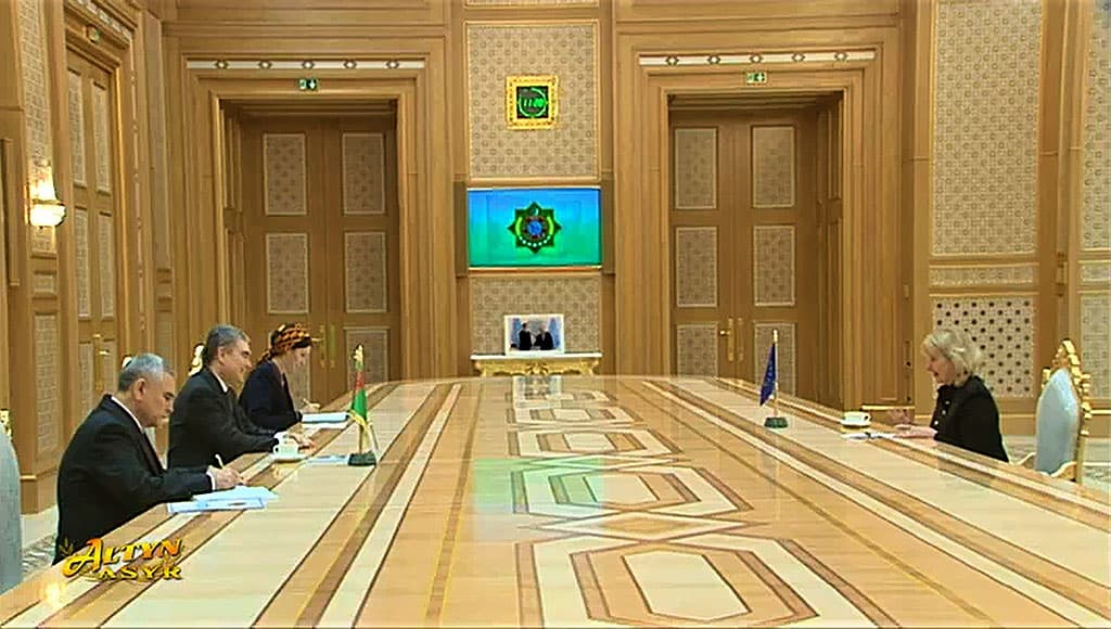 Спецпредставитель ЕС встретилась с главами обеих палат туркменского парламента