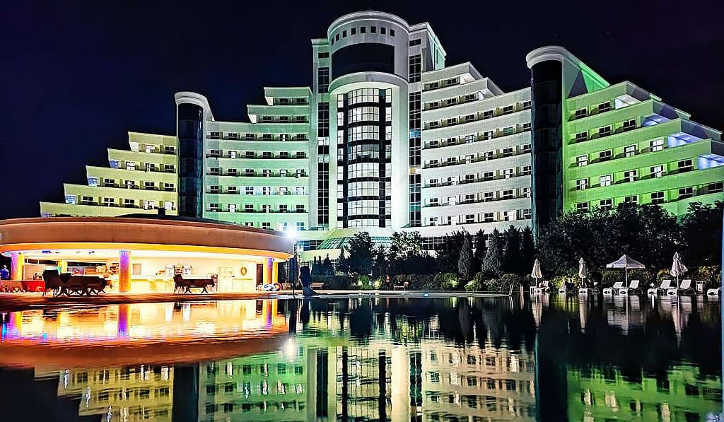 avaza-vstrechaet-gostej