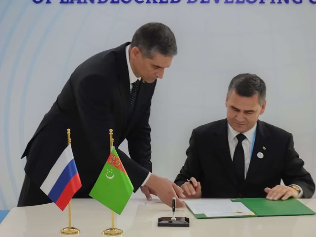 Туркменистан подписал документы с зарубежными партнерами в целях развития транспортного сотрудничества