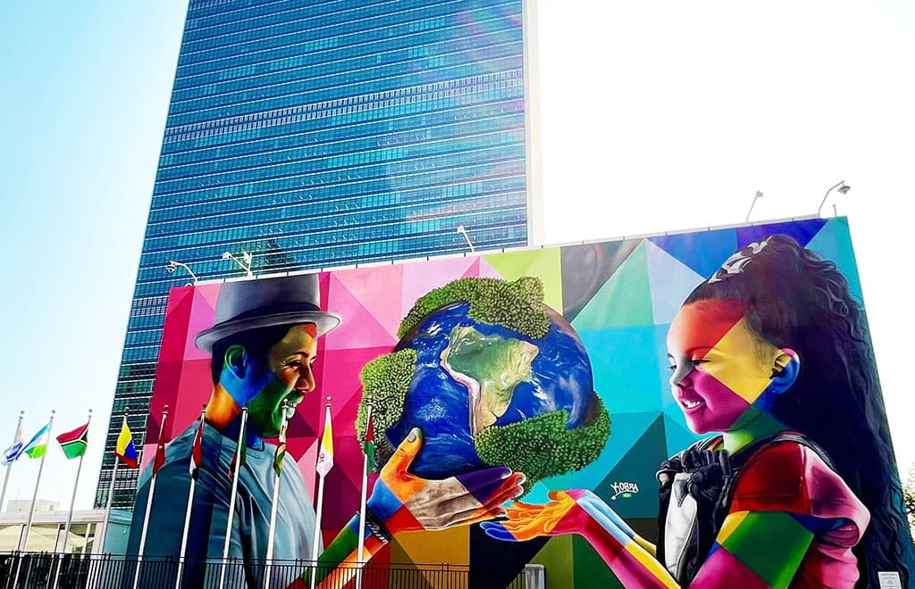 mural-u-vhoda-v-shtab-kvartiru-oon-kakoj-my-peredadim-planetu-detyam