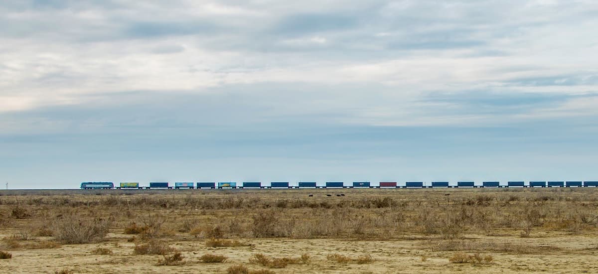 alternativa-suecu-v-centre-shelkovogo-puti-8-let-nazad-byla-zapushchena-zheleznaya-doroga-kti