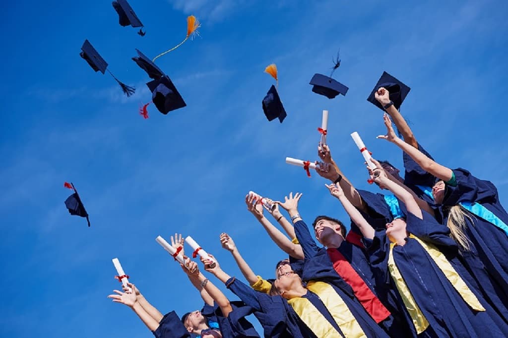 Американские Советы приглашают подать заявку на GRE Program 2023