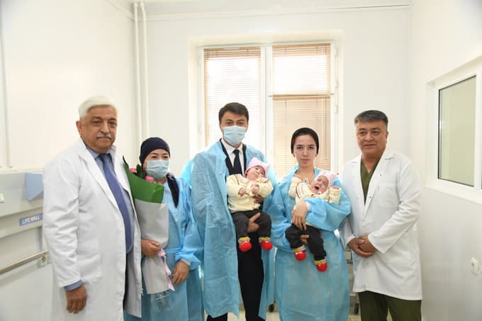 Операцию по разделению сиамских близнецов впервые провели в Узбекистане