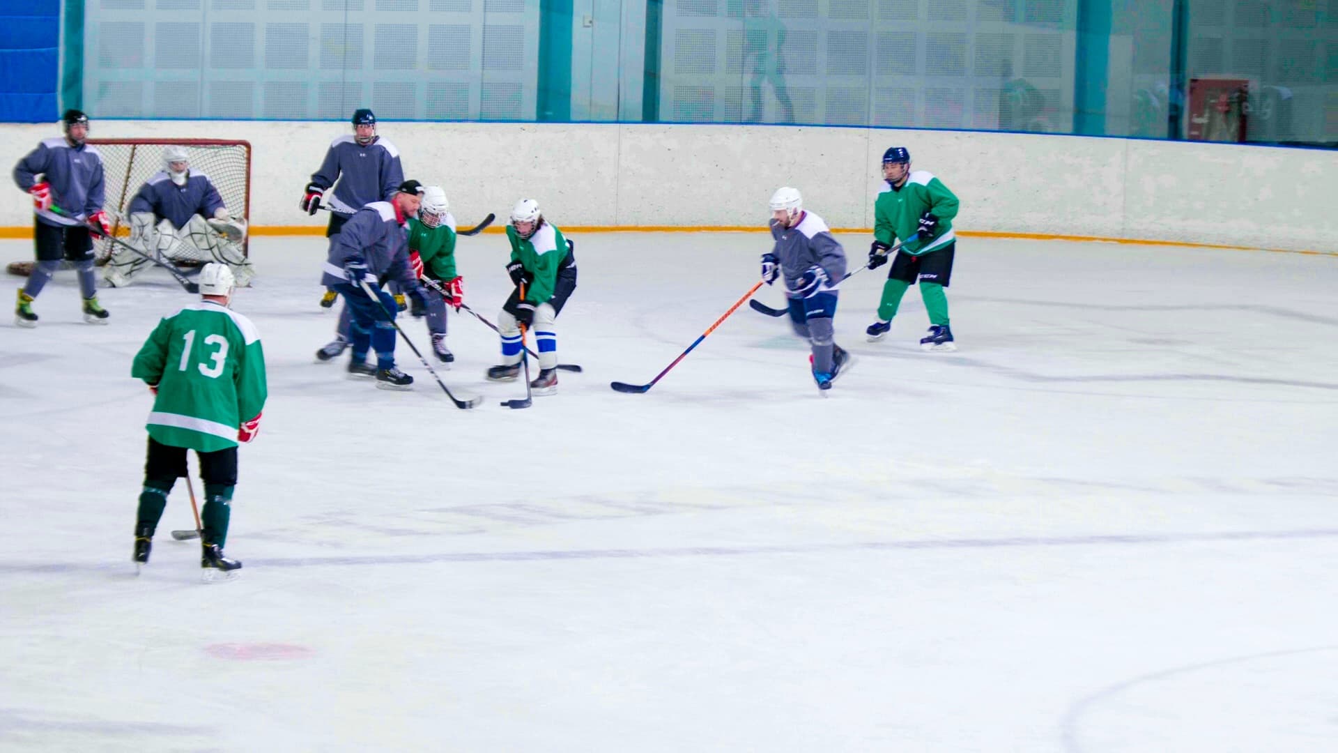 osvojte-azy-ledovyh-batalij-vmeste-s-klubom-lyubitelej-hokkeya-v-ashhabade-video