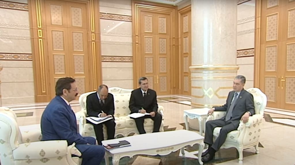 Гурбангулы Бердымухамедов и глава турецкого союза палат обсудили деловое сотрудничество