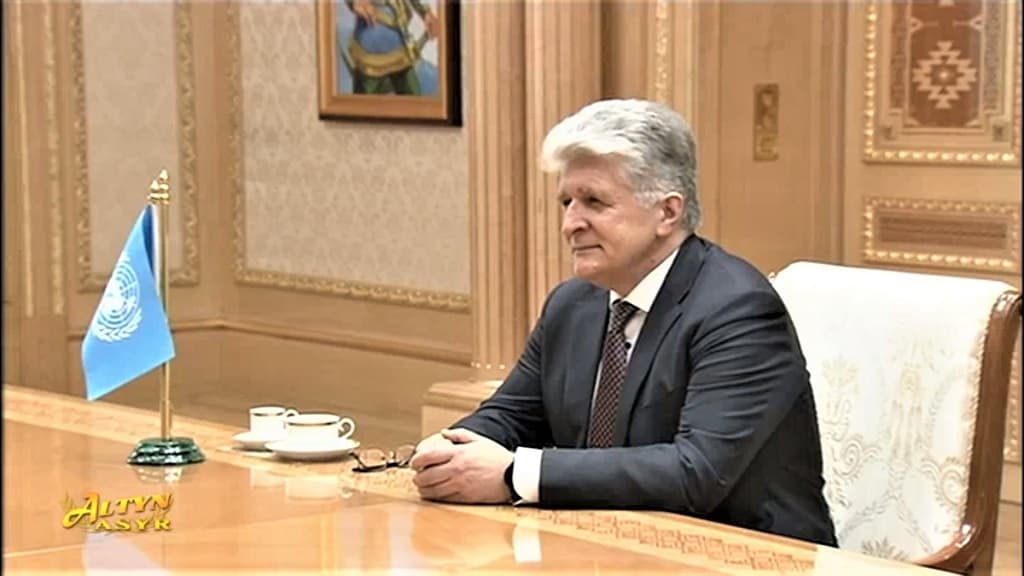 Президент Сердар Бердымухамедов принял помощника генсекретаря ООН Мирослава Енчу