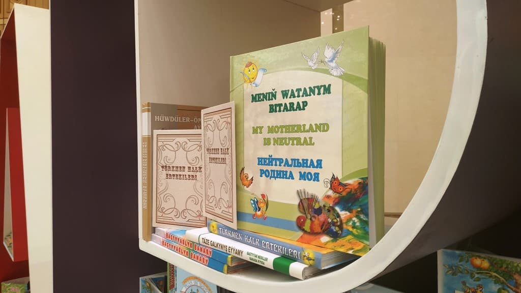 Крупная книжная выставка прошла в Государственной библиотеке Туркменистана