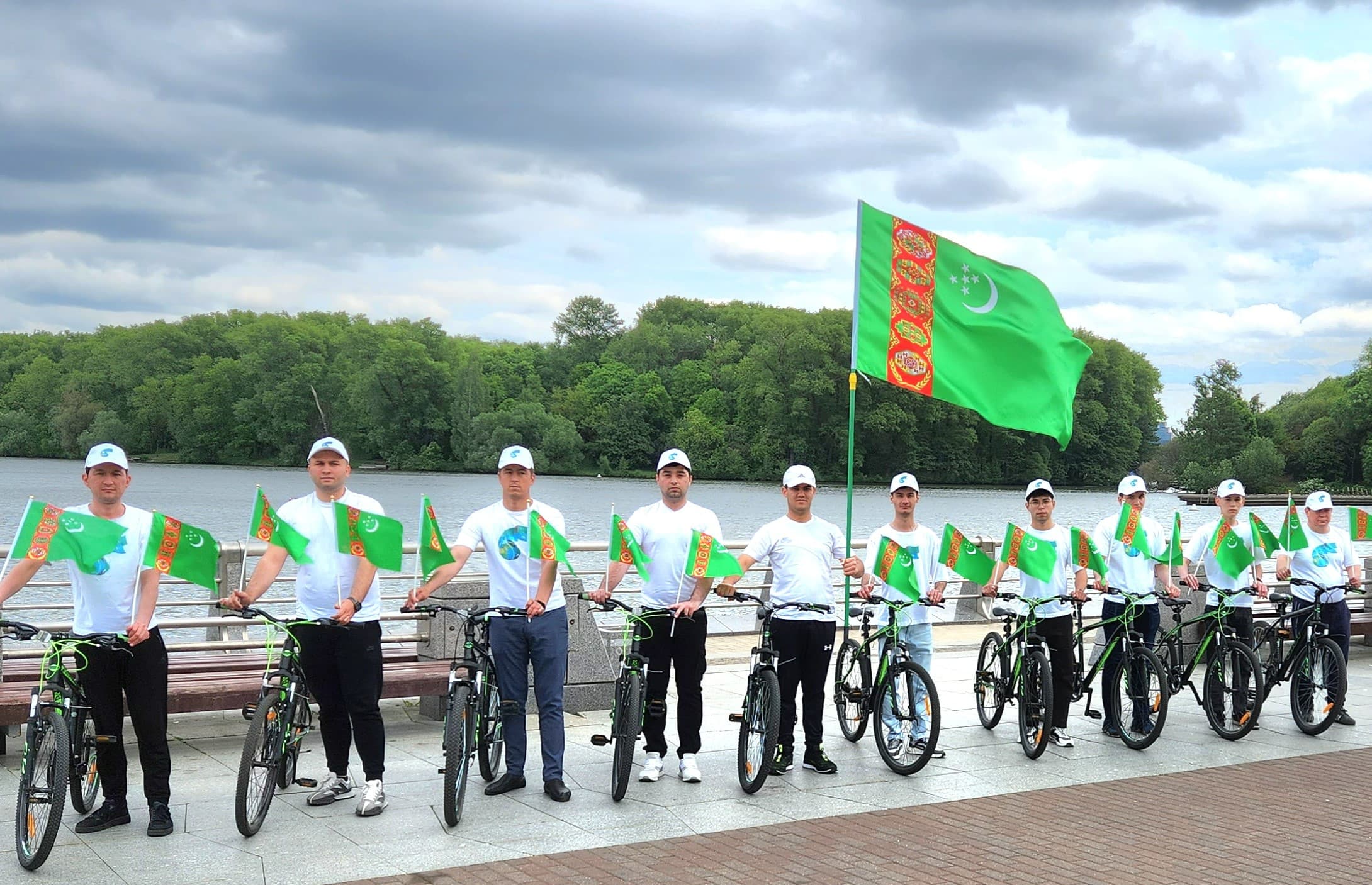 Turkmen diplomats and students in Minsk celebrate World Bicycle Day with a bike ride