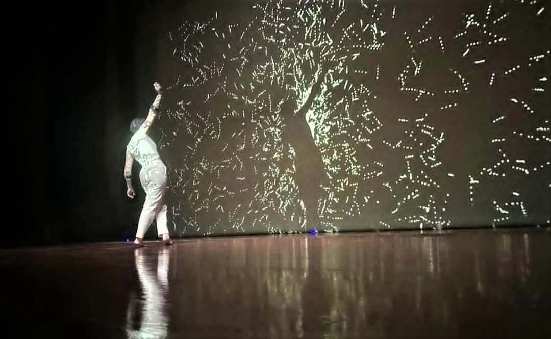 myselves-vizualnaya-istoriya-o-tom-kak-odna-devushka-spravilas-so-svoimi-strahami