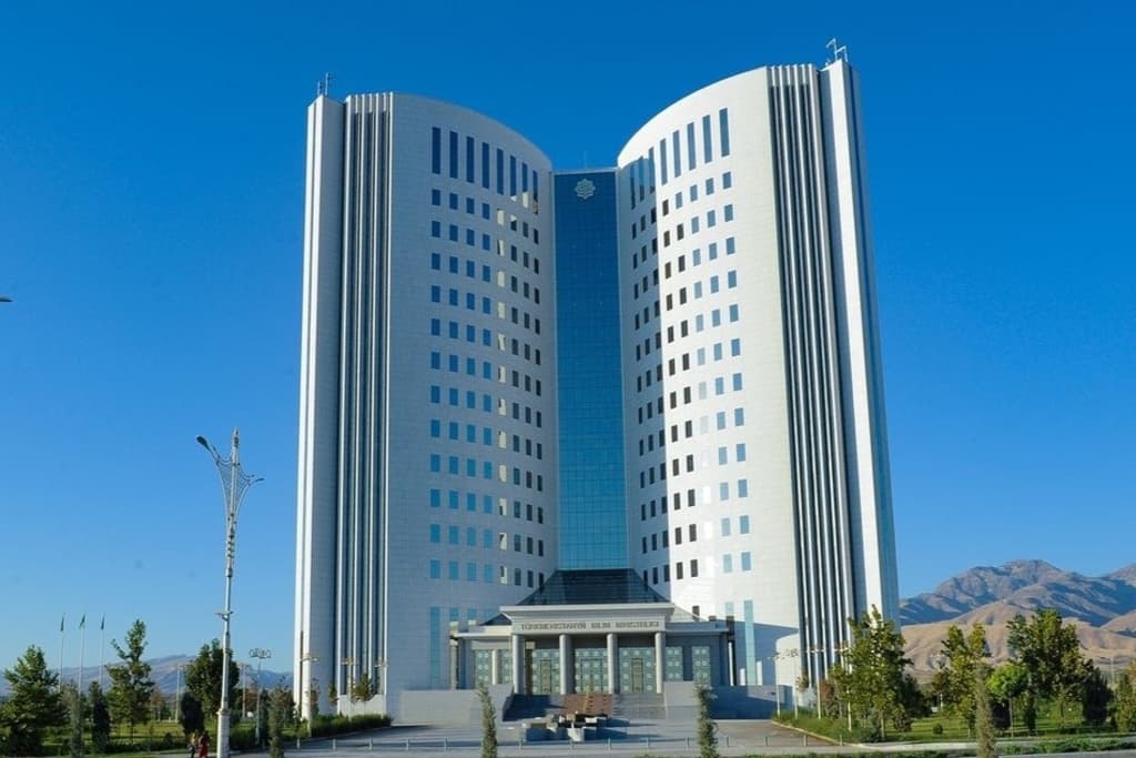 Прием документов в профшколы Туркменистана продлится до 25 августа