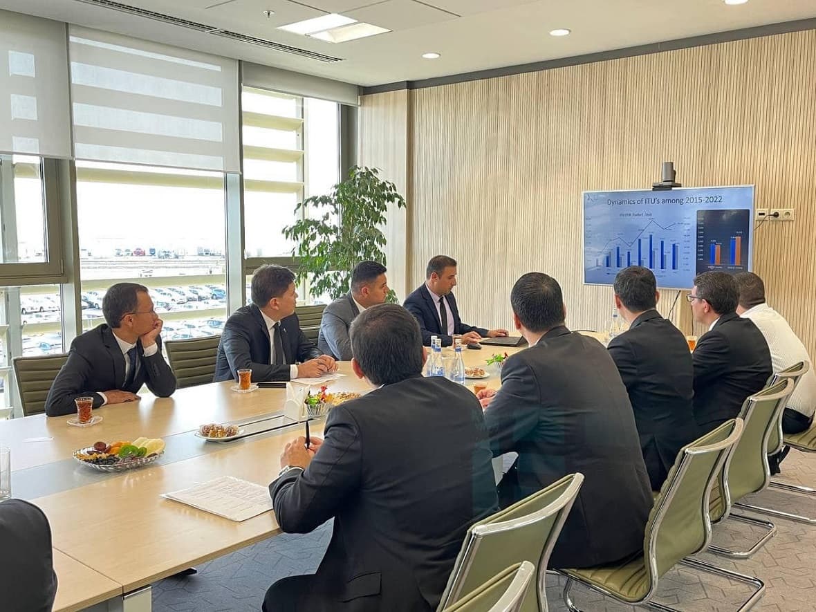 Expansion of Turkmen-Azerbaijani sea cargo transportation discussed in Baku