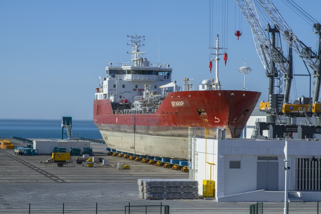 Морской торговый флот Туркменистана нарастил перевозки грузов почти на 30% с начала года