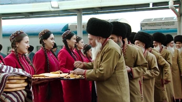 v-ashabad-pribyli-predstaviteli-obshchestvennosti-dlya-uchastiya-v-zasedanii-halk-maslahaty