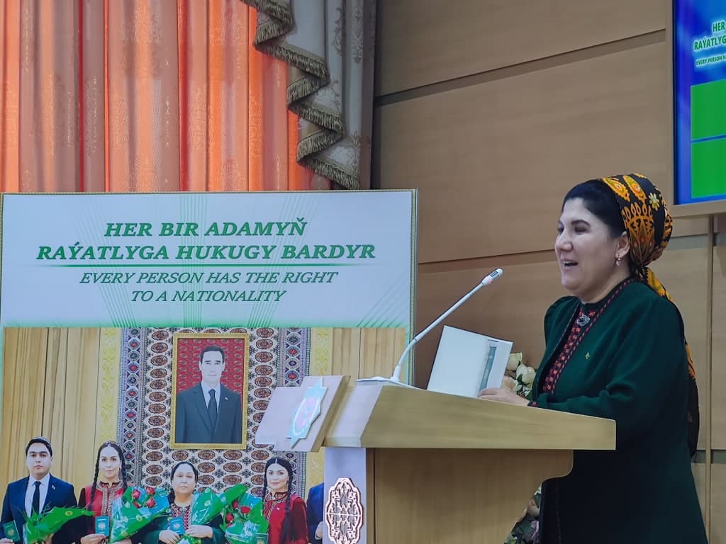 v-ashhabade-proshla-tseremoniya-vrucheniya-pasportov-novym-grazhdanam-turkmenistana