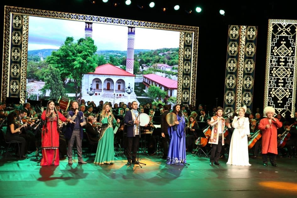 The 30th anniversary of TURKSOY was celebrated in Baku with the participation of Turkmen artists