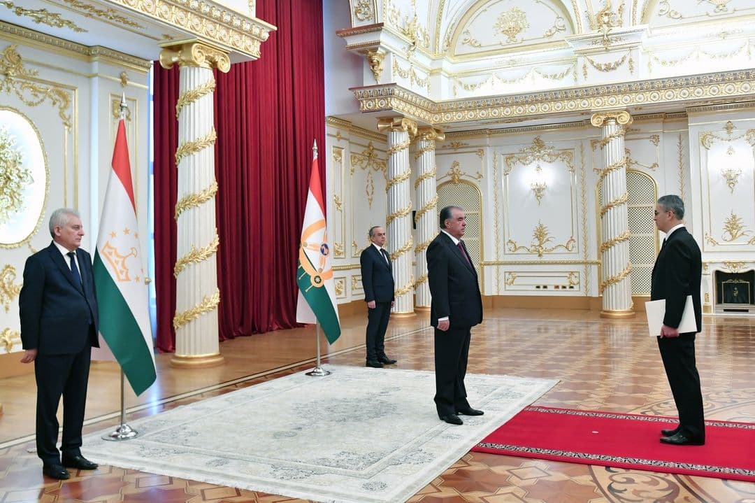 The Ambassador of Turkmenistan presented his credentials to the President of Tajikistan