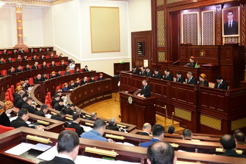 Туркменский парламент принял ряд законопроектов
