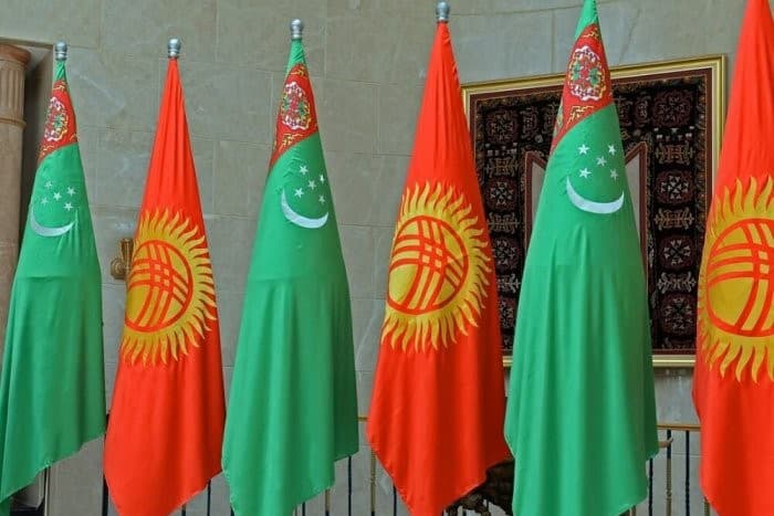 Президент Туркменистана поздравил главу Кыргызстана с днем рождения