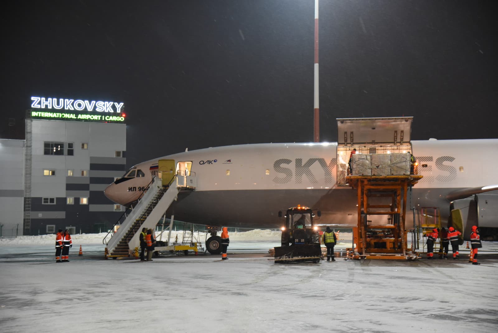 The revived cargo Il-96 made the first commercial flight from Turkmenbashi to Moscow