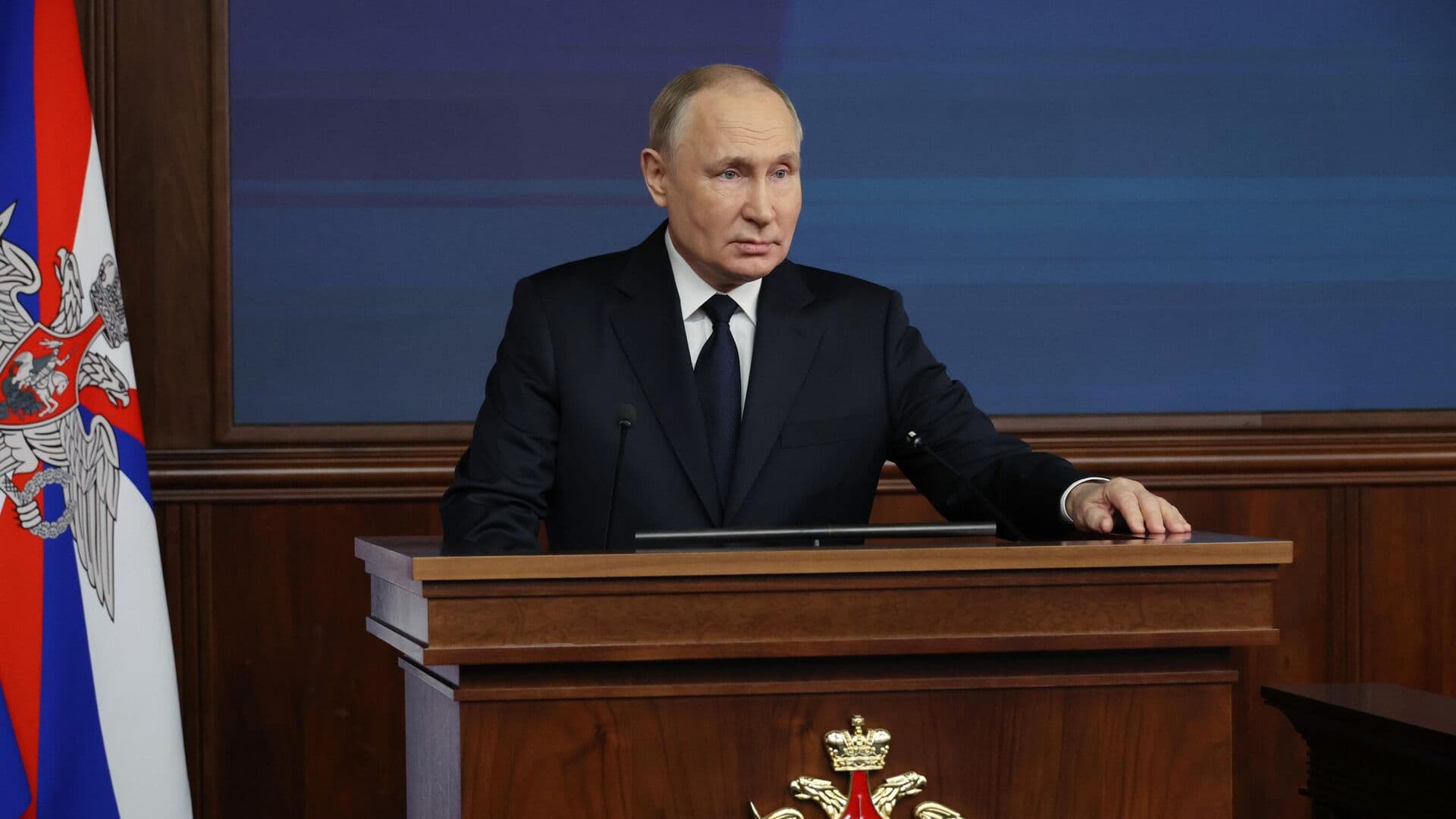 The collection of signatures for the candidacy of Vladimir Putin in the presidential elections has begun