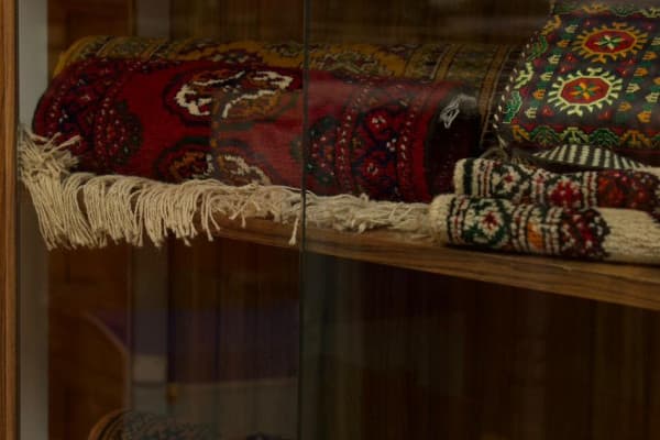 Bidding at the SCRMET: light industry products of the country and handmade carpets were sold