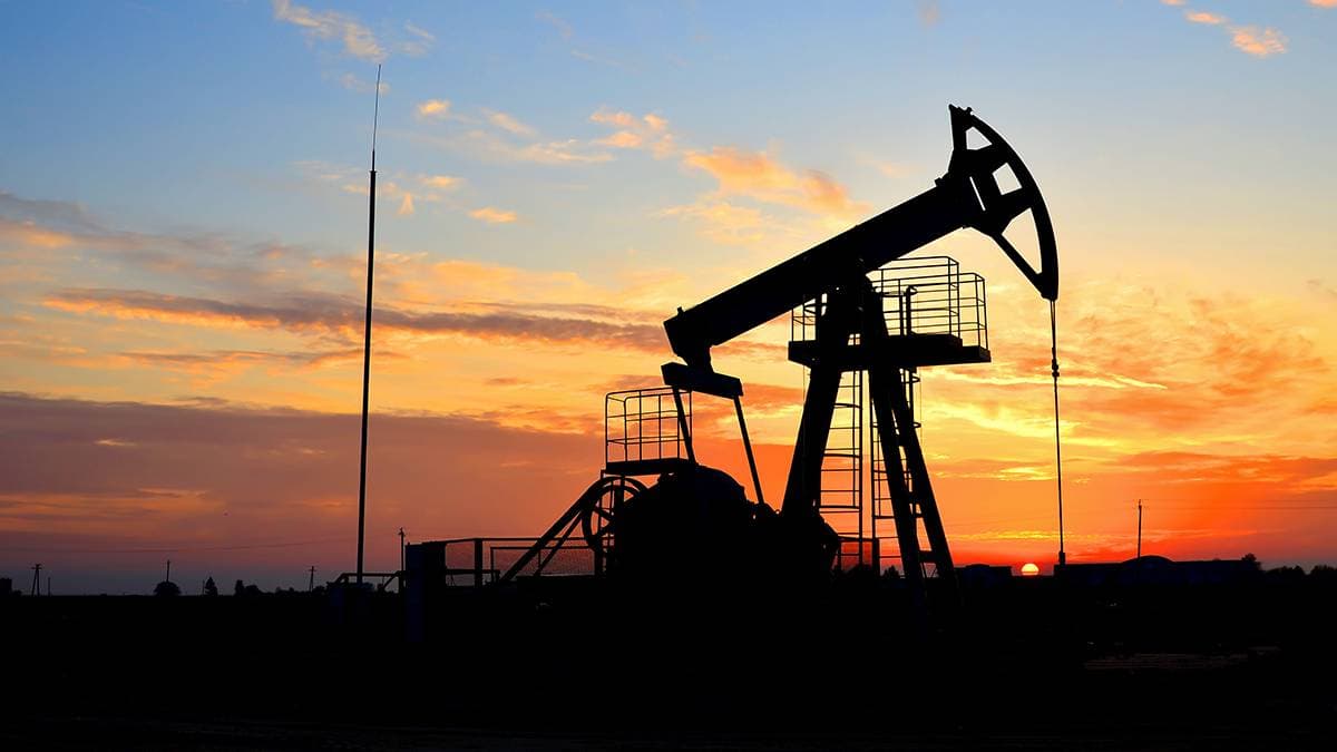 Saudi Arabia lowers oil prices around the world