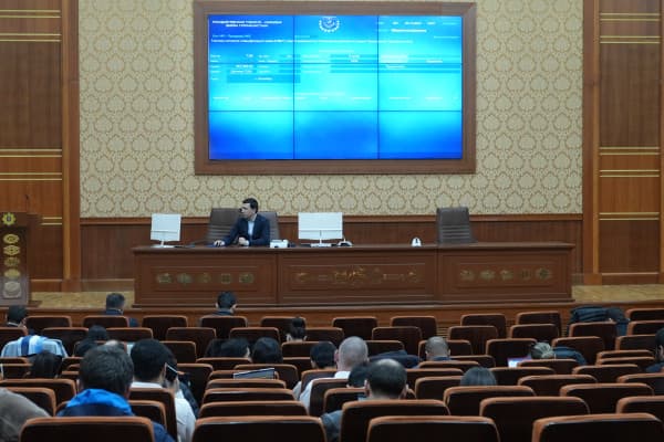 Bidding at the SCRMET: petrochemical products and Turkmen carpets were sold