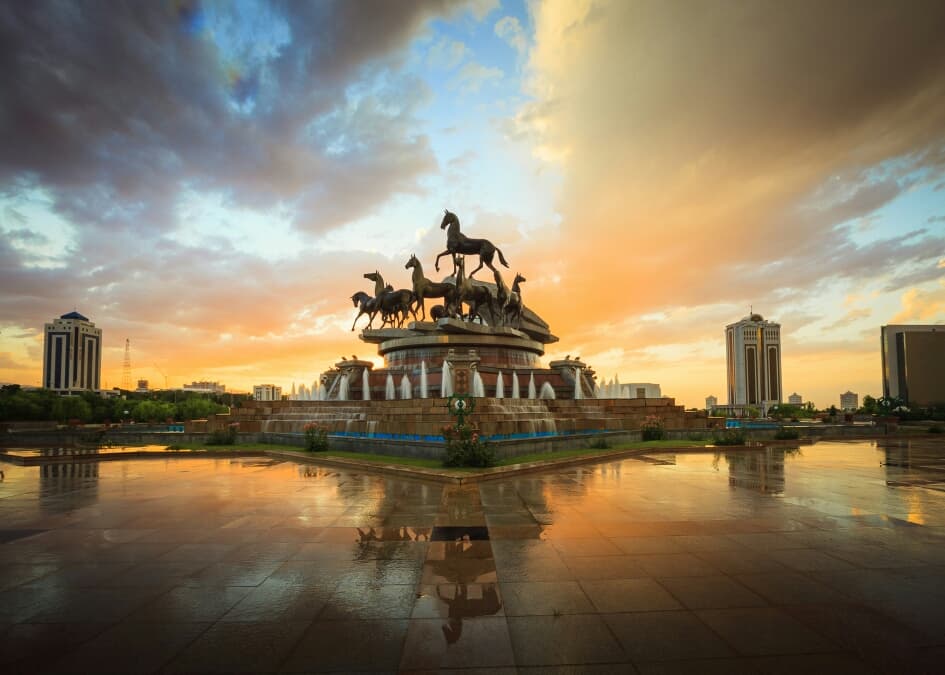 What kind of weather can Ashgabat residents expect in the coming days