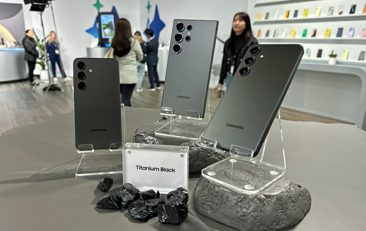 Samsung introduced new smartphones with AI
