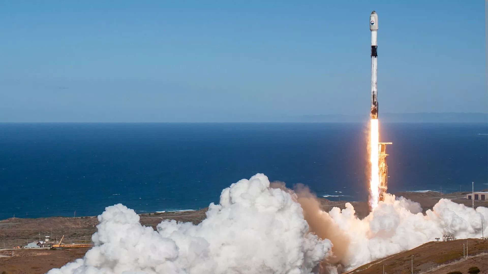 SpaceX rocket launched in Florida will take space tourists to the ISS