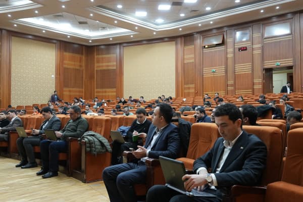 Bidding at the SCRMET: petrochemical products, light industry and Turkmen carpets were sold