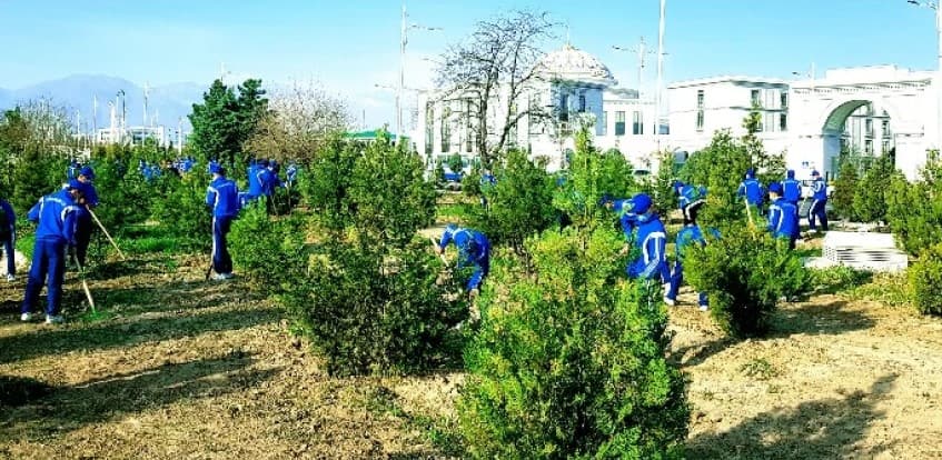 The park "15 years of Independence of Turkmenistan" is being reconstructed in Ashgabat