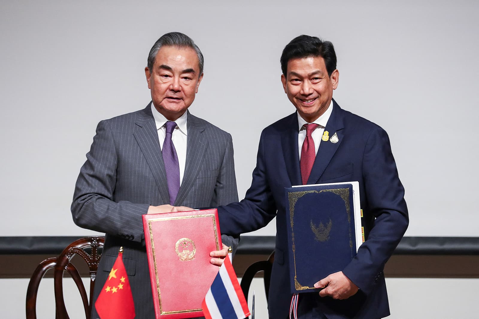 China and Thailand signed a visa-free agreement