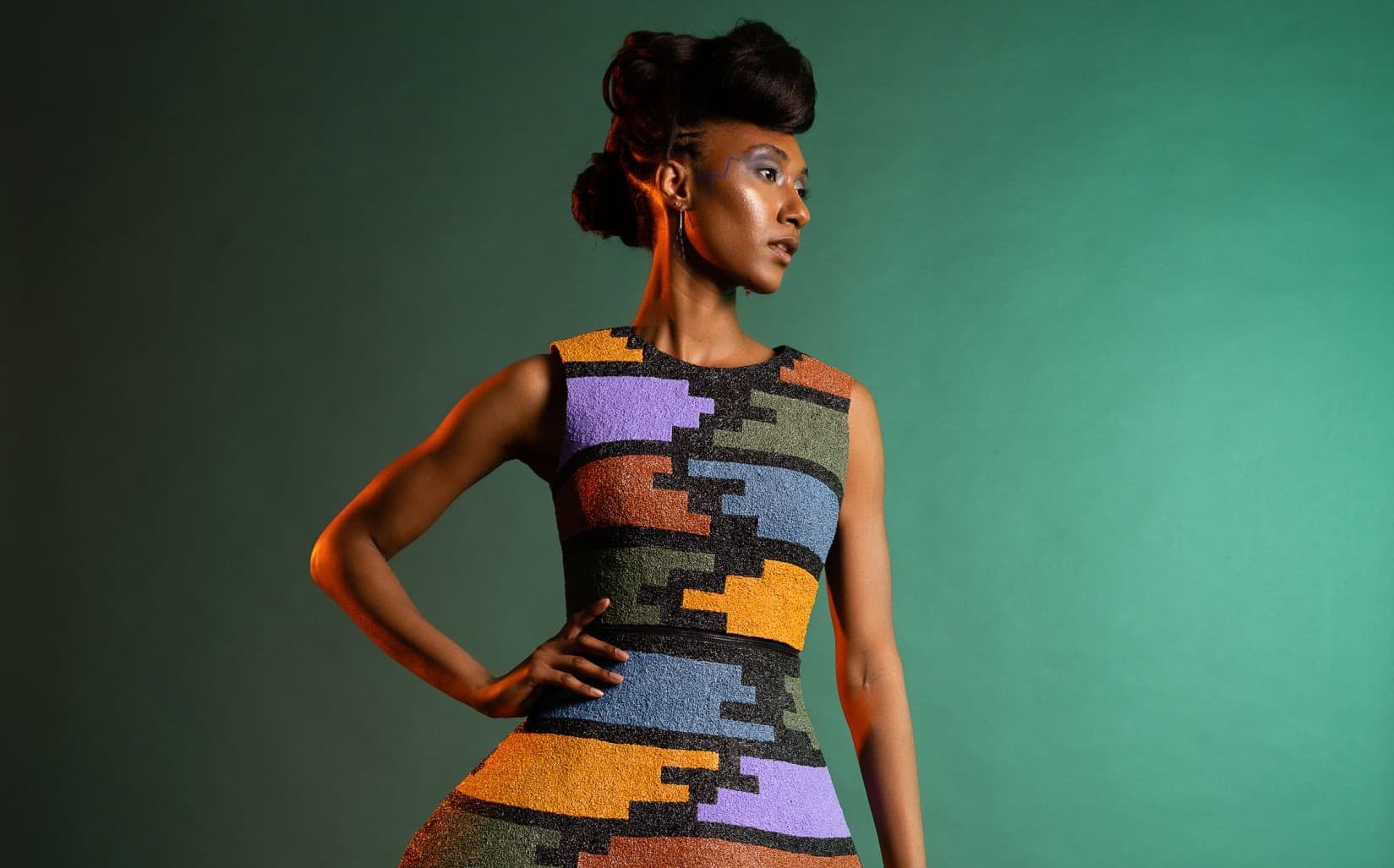 modnyj-brend-sozdaet-odezhdu-s-pomoshchyu-robotizirovannoj-ruki