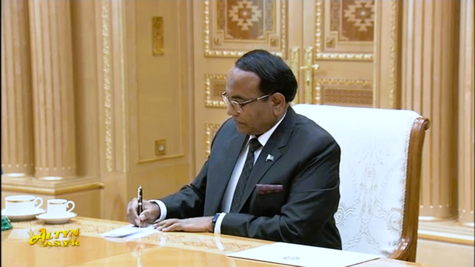 prezident-turkmenistana-prinyal-veritelnye-gramoty-novogo-posla-pakistana