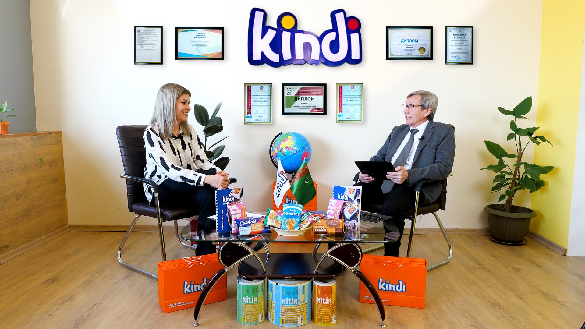 snacks-kindi-traveling-globe